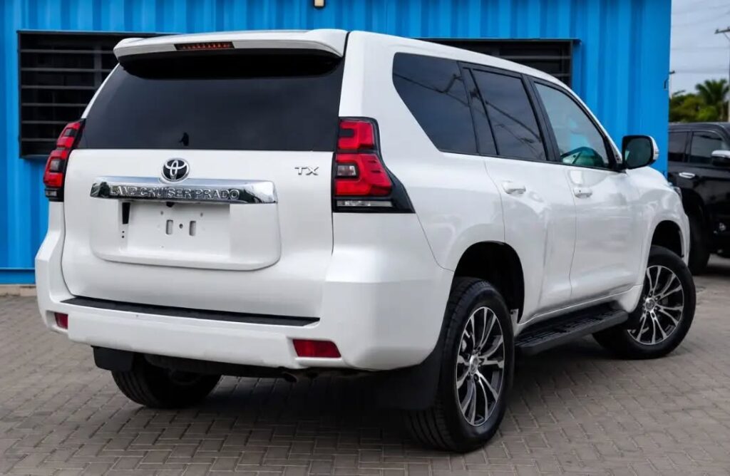 Toyota Land Cruiser Prado bei poa sokoni Dar es Salaam Tanzania