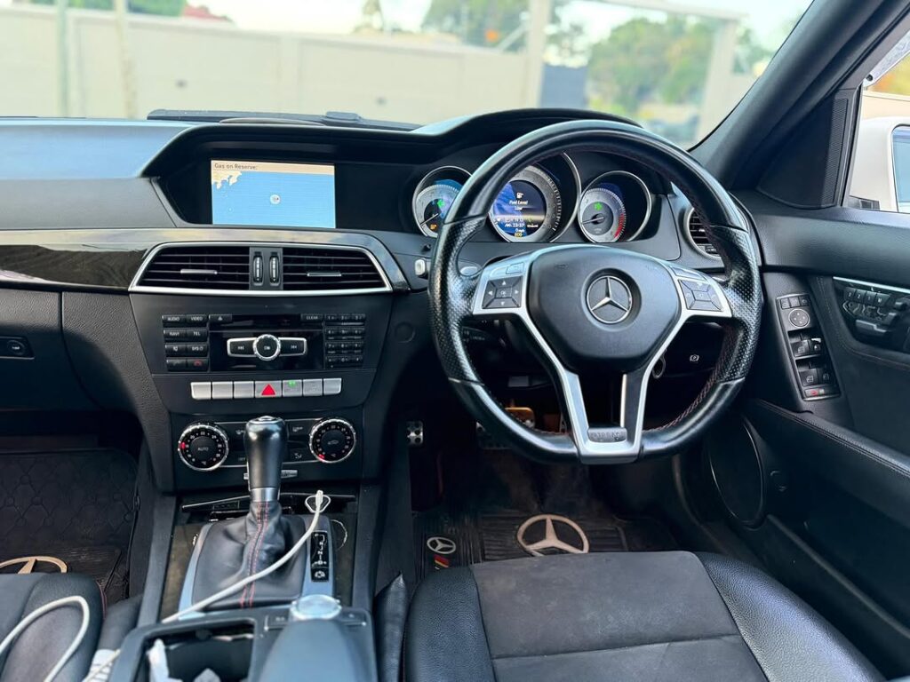 Magari C-Class 2013 lipo Dar es Salaam