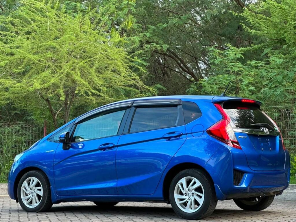 Magari Sokoni Honda Fit ya Bei Poa 2013