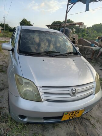 Bei Ya Toyota IST 2004 Sokoni Dar es Salaam Tanzania