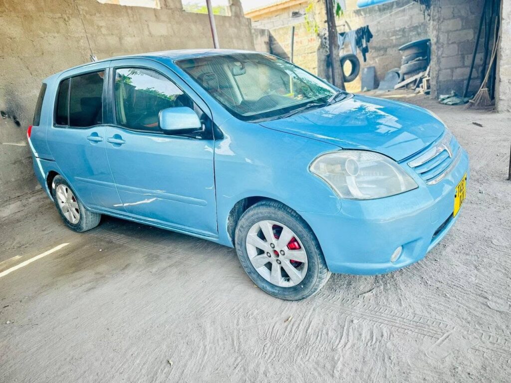 Magari Sokoni Toyota Raum ya Bei Poa 2006