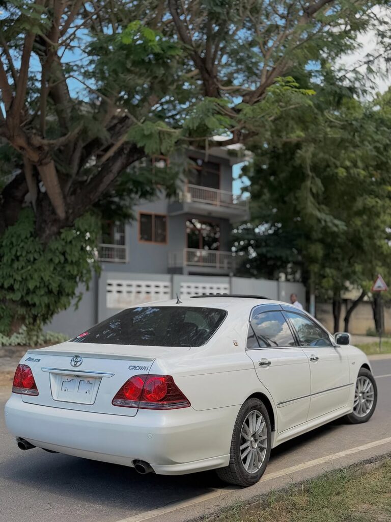 Toyota Crown 2005 for Sale in Dar es Salaam