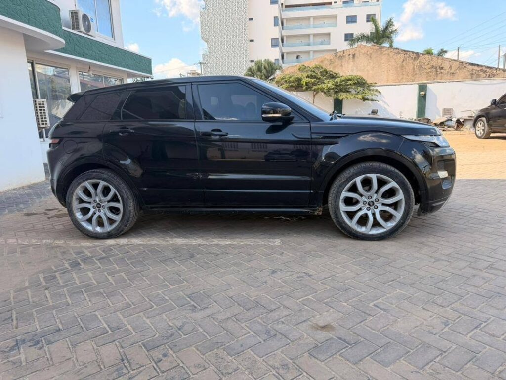 Magari Evoque 2013 lipo Dar es Salaam
