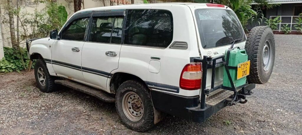 Magari Land Cruiser V8 2003 lipo Dar es Salaam