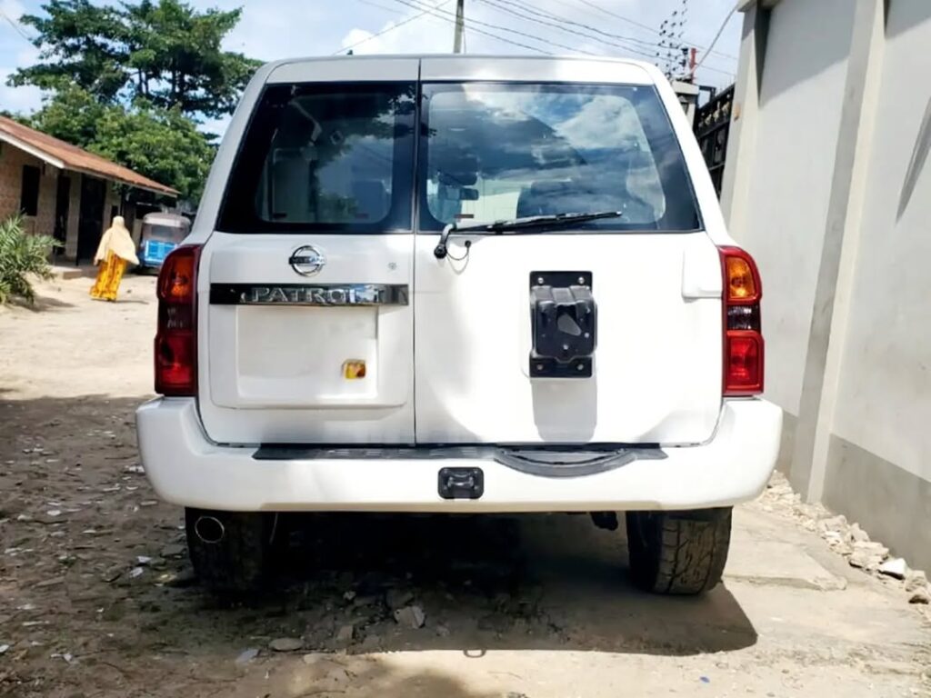 Magari Patrol 2008 lipo Dar es Salaam