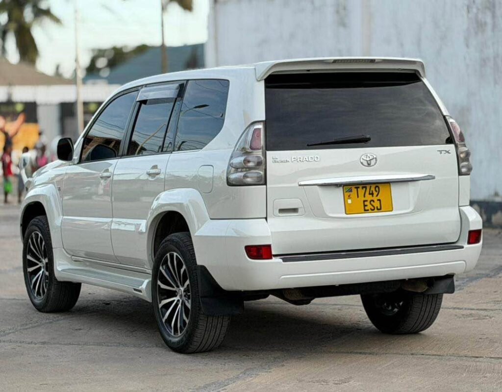 Price Toyota Land Cruiser Prado 2006 for Sale in Dar es Salaam