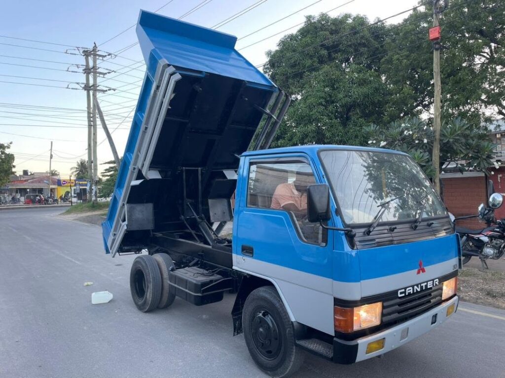 Mitsubishi Canter 1987 for Sale in Dar es Salaam