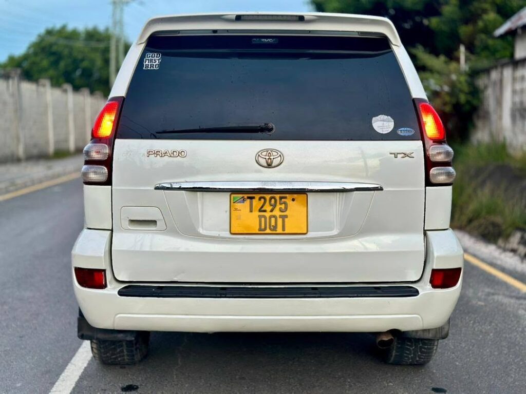 Toyota Land Cruiser Prado bei poa sokoni Dar es Salaam Tanzania