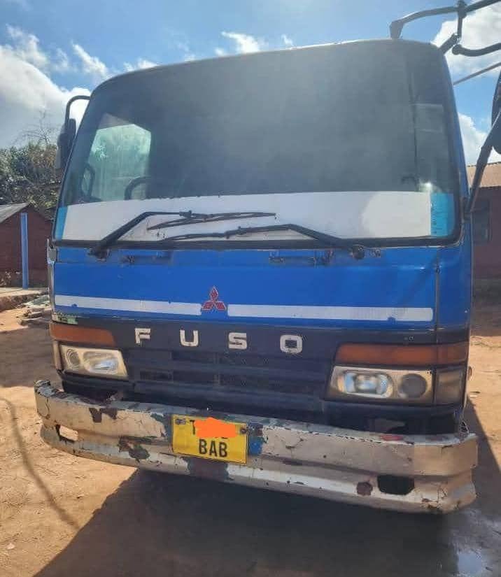 Mitsubishi Tipper bei poa sokoni Dar es Salaam Tanzania