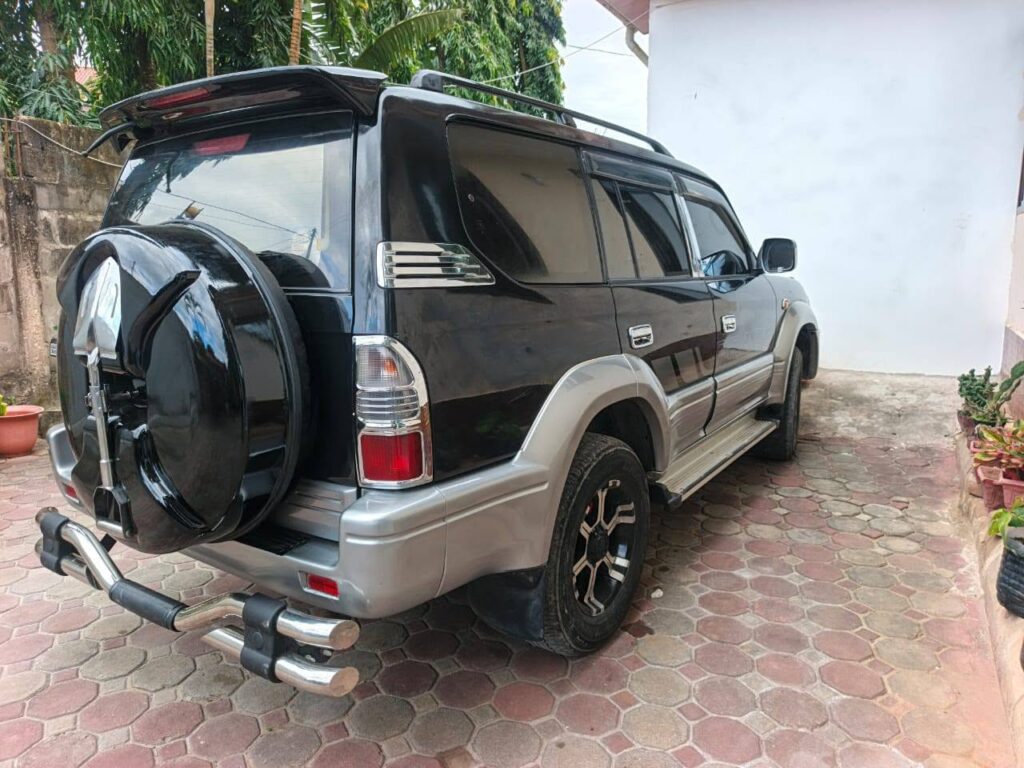 Magari Land Cruiser Prado 2000 lipo Dar es Salaam