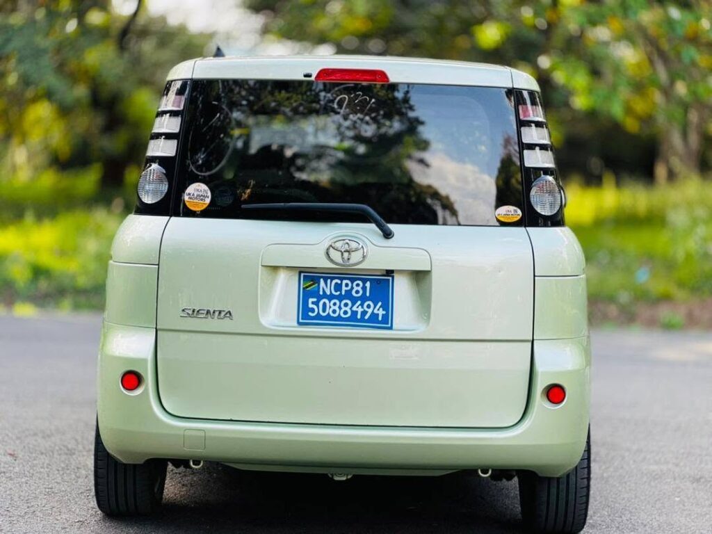 Magari Sokoni Toyota Sienta ya Bei Poa 2010