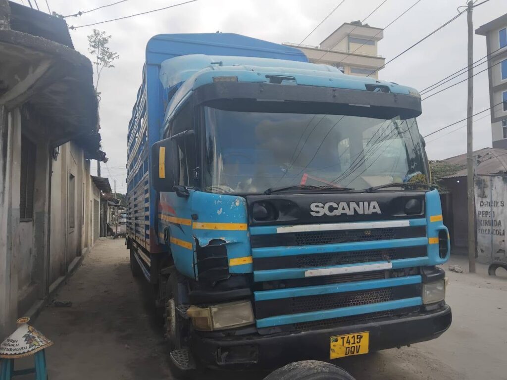 Magari Sokoni Scania 124 ya Bei Poa 2000