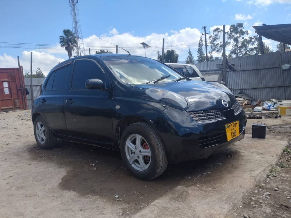 Magari Sokoni Nissan March ya Bei Poa 2006