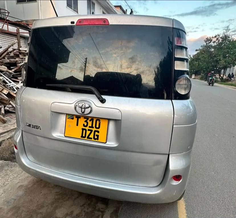 Magari Used Toyota Sienta 2008 Dar es Salaam Tanzania