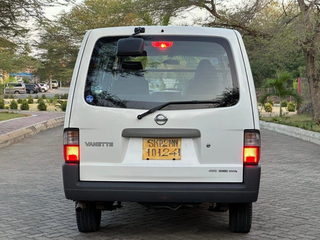 Magari Sokoni Nissan Vanette ya Bei Poa 2011