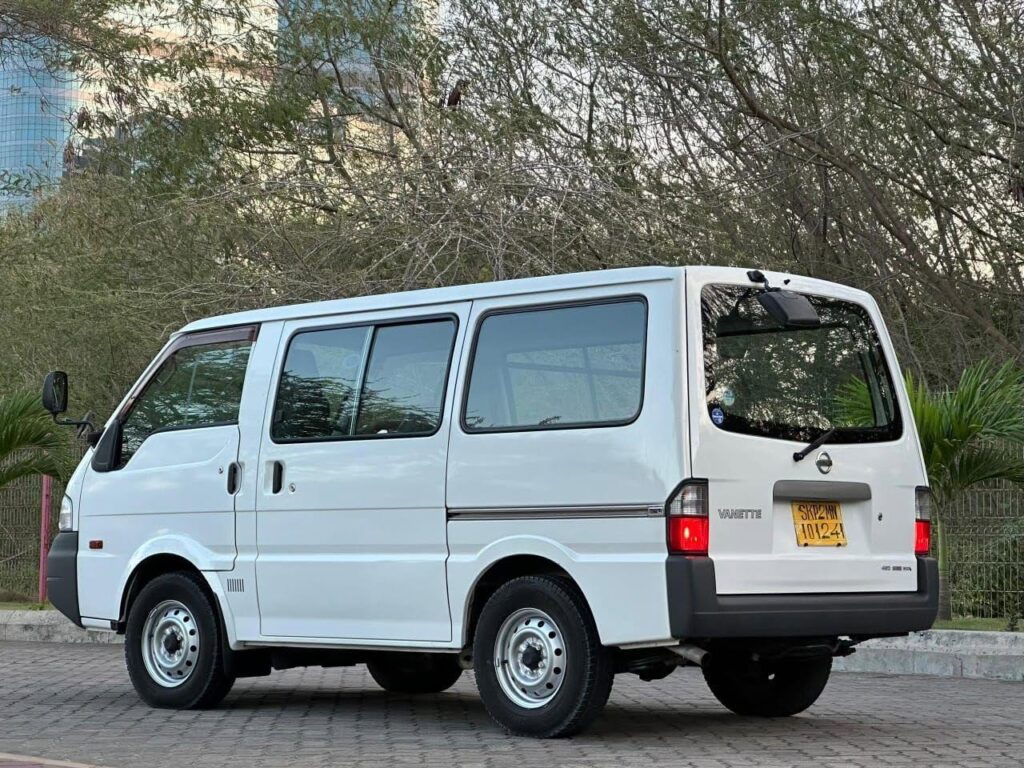Nissan Vanette bei poa sokoni Dar es Salaam Tanzania