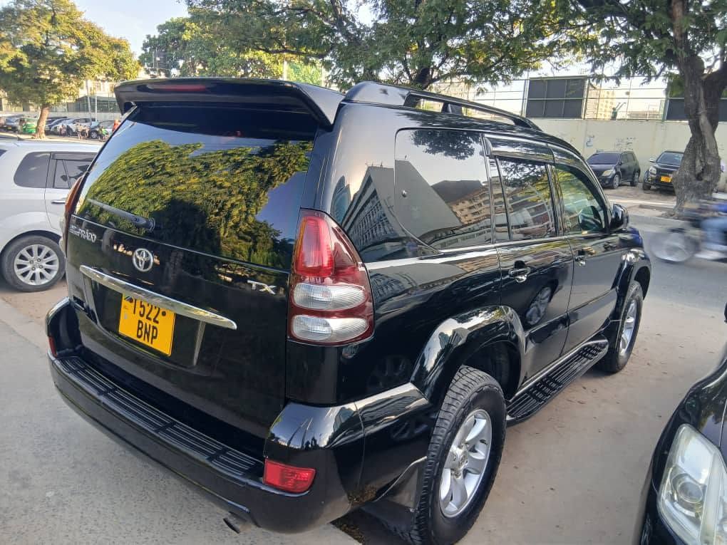 Toyota Land Cruiser Prado bei poa sokoni Dar es Salaam Tanzania