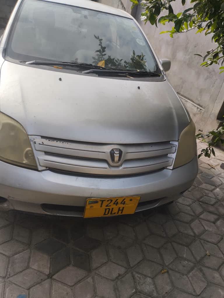Magari Sokoni Toyota IST ya Bei Poa 2005