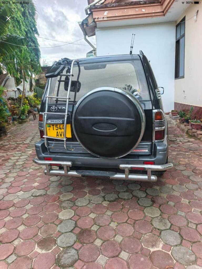 Magari Land Cruiser Prado 2000 lipo Dar es Salaam