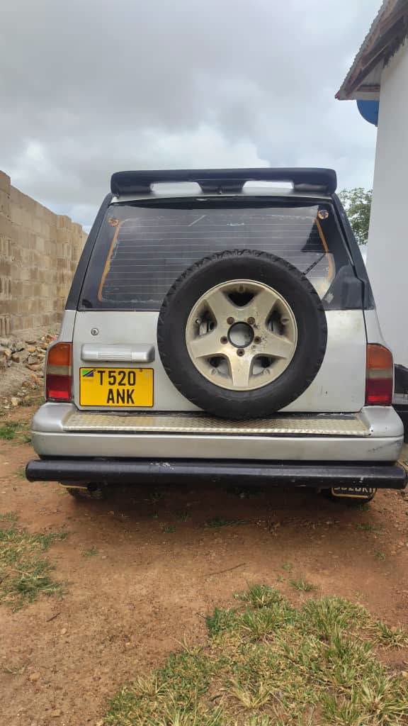 Suzuki Escudo bei poa sokoni Manyara Tanzania