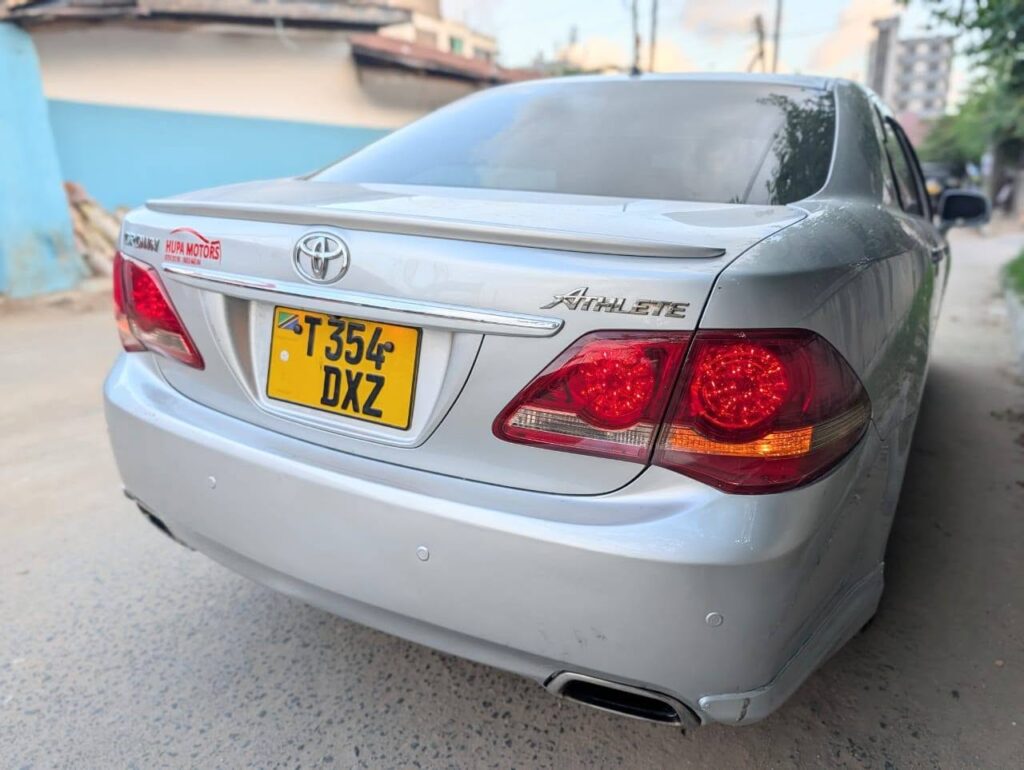 Magari Sokoni Toyota Crown ya Bei Poa 2009