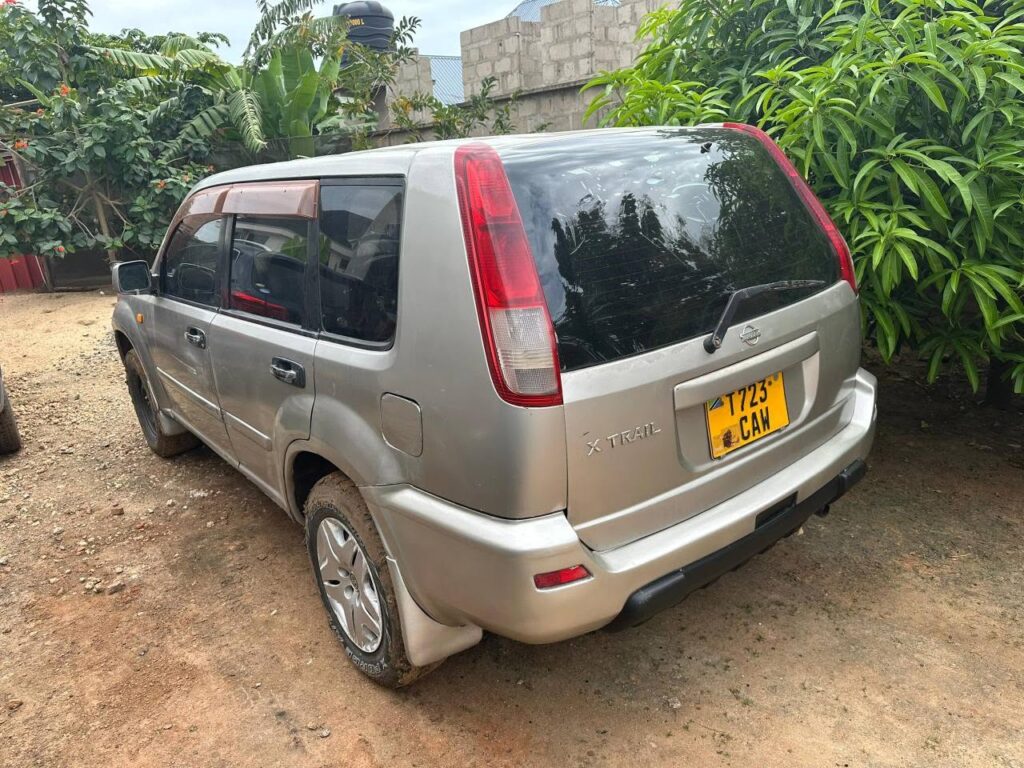 Magari X-Trail 2004 lipo Dar es Salaam