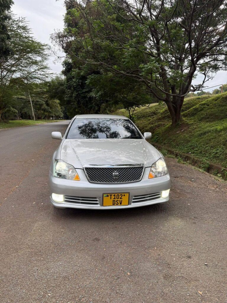 Toyota Crown bei poa sokoni Dar es Salaam Tanzania