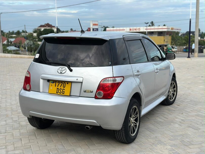 Magari Sokoni Toyota IST ya Bei Poa 2006