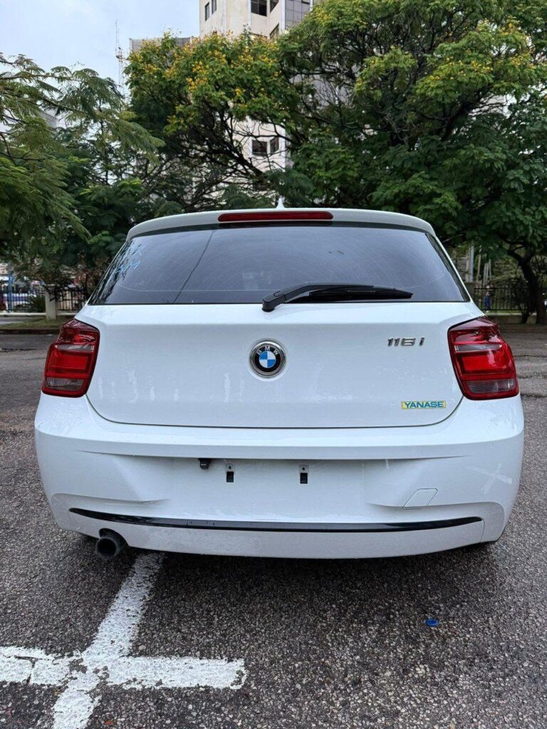 Magari 1 Series 2012 lipo Dar es Salaam