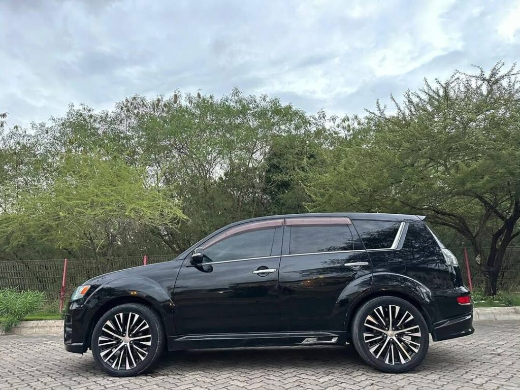 Mitsubishi Outlander 2010 for Sale in Dar es Salaam