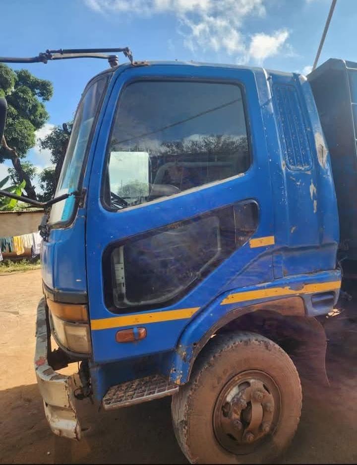 Magari Sokoni Mitsubishi Tipper ya Bei Poa 2000
