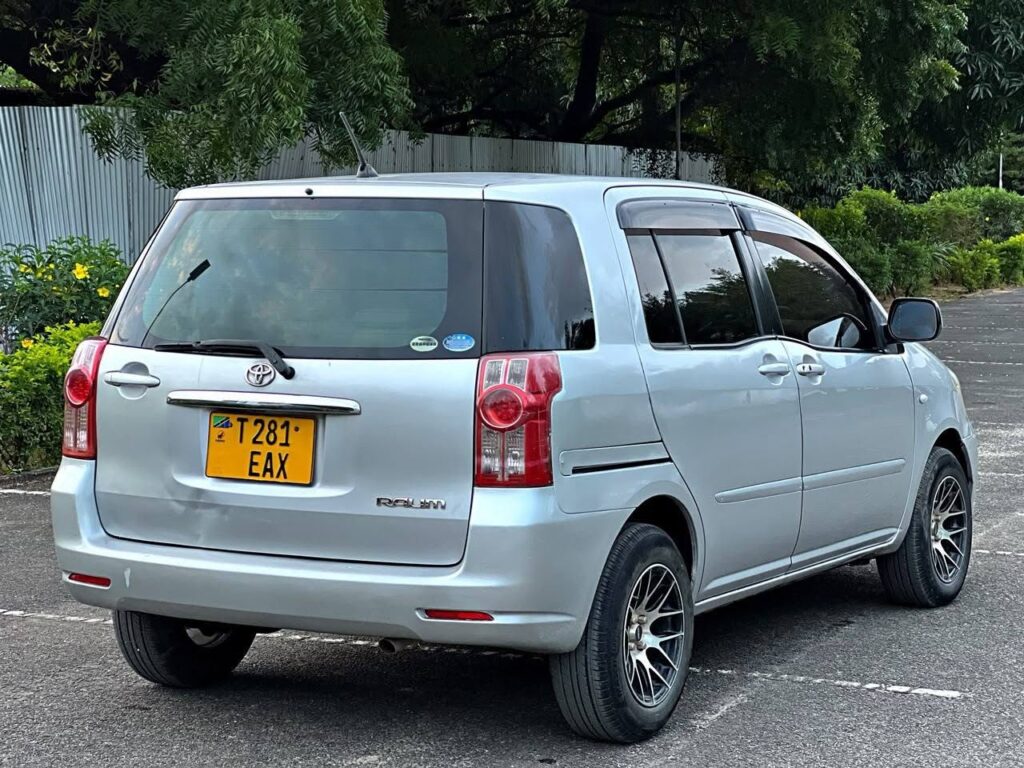 Toyota Raum bei poa sokoni Dar es Salaam Tanzania
