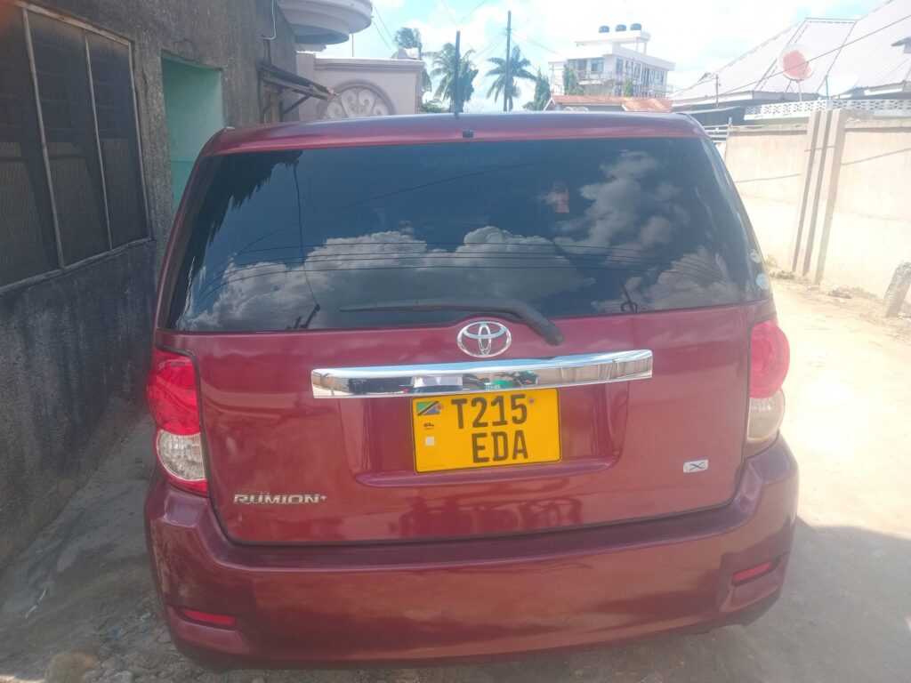 Magari Sokoni Toyota Rumion ya Bei Poa 2012