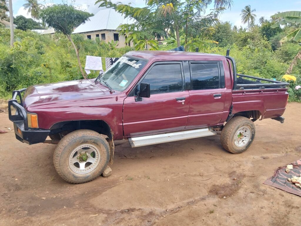 Price Toyota Hilux 1990 for Sale in Tanga