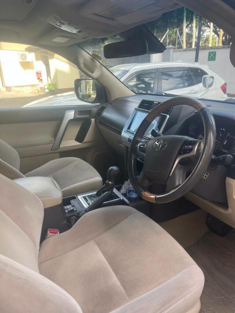 Toyota Land Cruiser Prado bei poa sokoni Dar es Salaam Tanzania