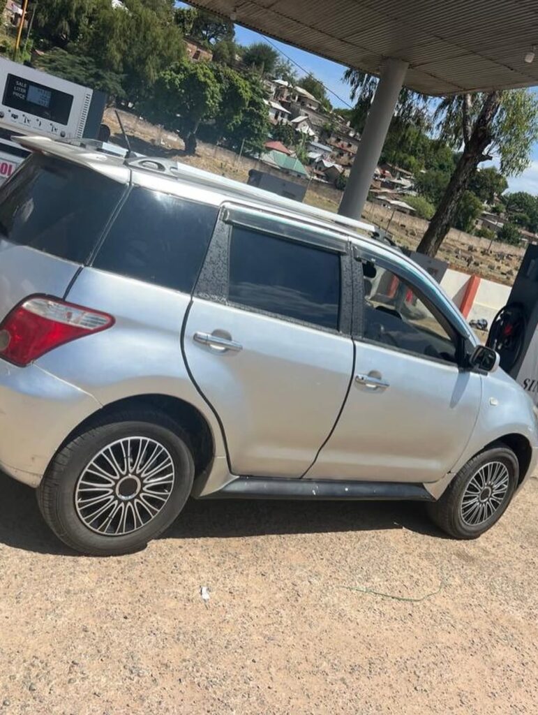 Magari Sokoni Toyota IST ya Bei Poa 2005