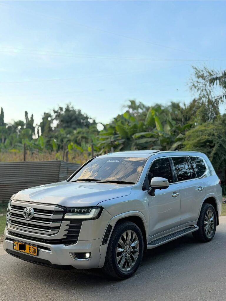 Magari Sokoni Toyota Land Cruiser 300 Series ya Bei Poa 2021