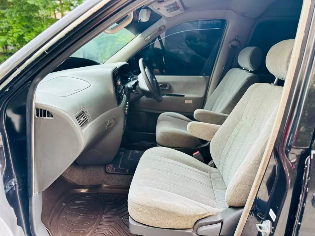 Toyota Noah bei poa sokoni Dar es Salaam Tanzania