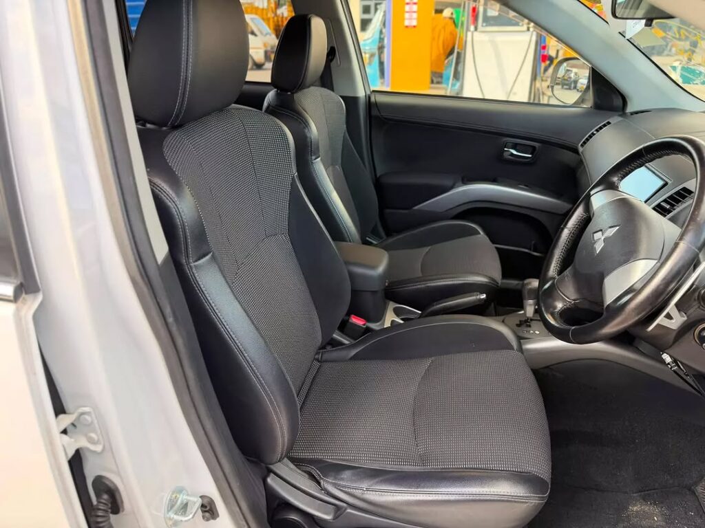 Price Mitsubishi Outlander 2011 for Sale in Dar es Salaam
