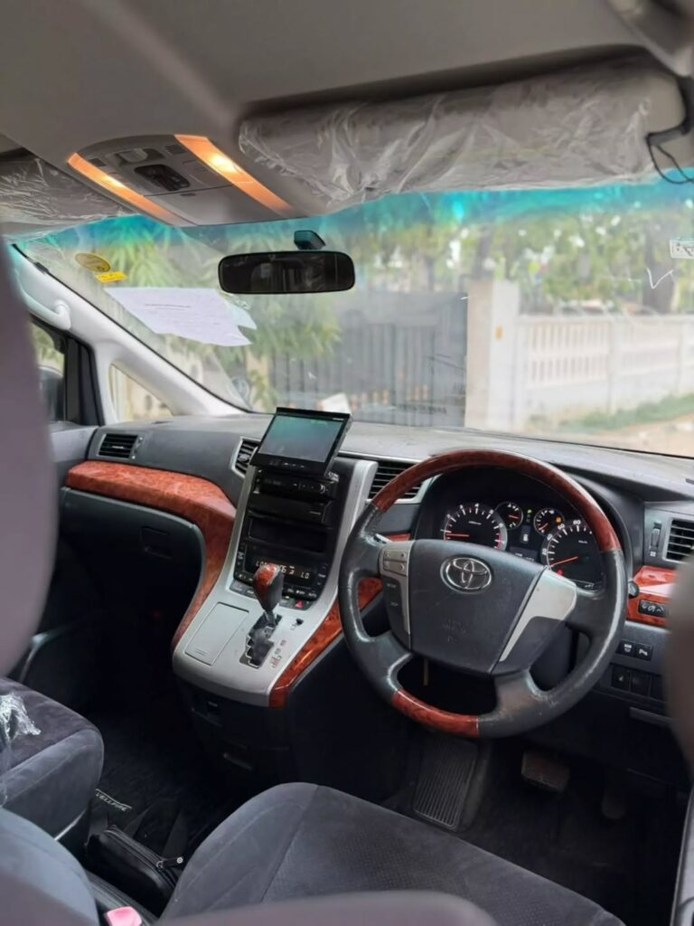 Magari Vellfire 2010 lipo Dar es Salaam