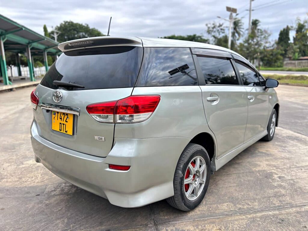 Toyota Wish bei poa sokoni Dar es Salaam Tanzania