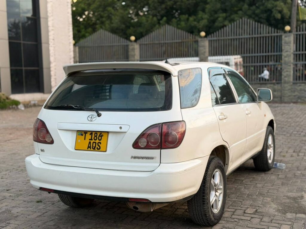 Magari Harrier 2000 lipo Dar es Salaam