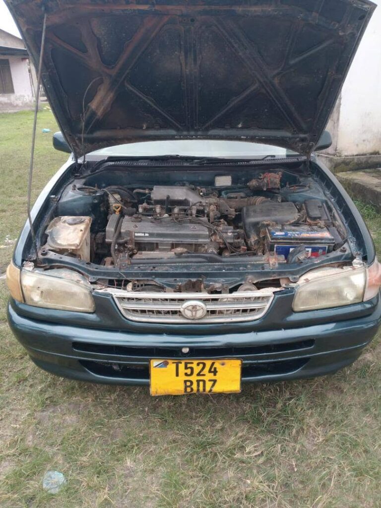 Magari Sokoni Toyota Corolla ya Bei Poa 1998