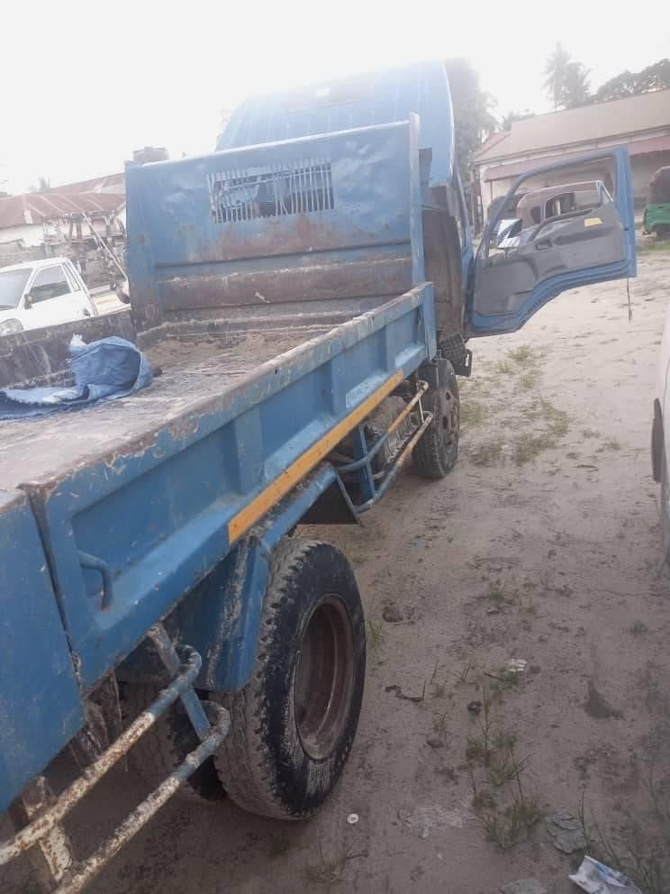 Buy Mitsubishi Canter 1995 for Sale in Dar es Salaam