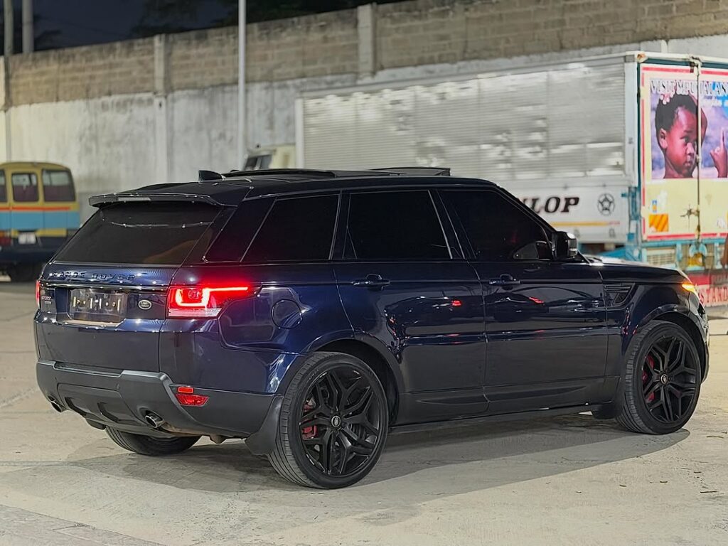 Land Rover Range Rover Sport bei poa sokoni Dar es Salaam Tanzania