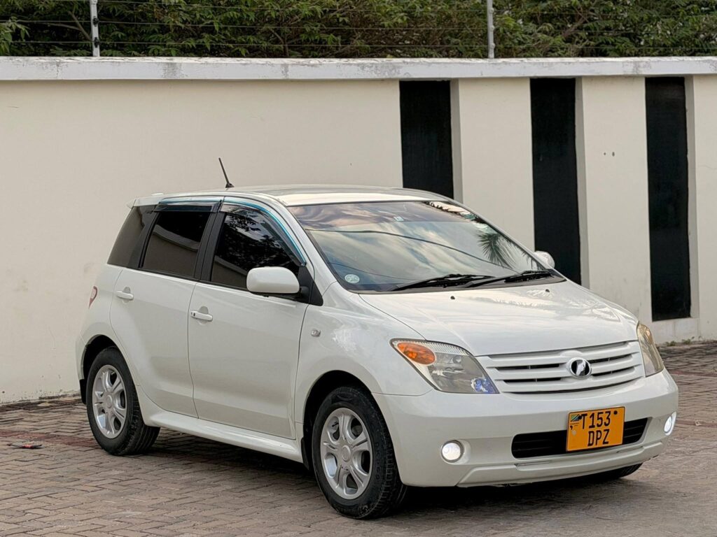 Toyota IST bei poa sokoni Dar es Salaam Tanzania