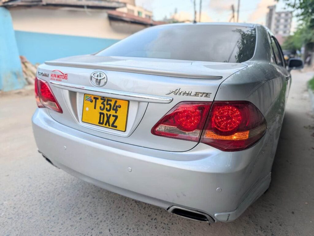Magari Sokoni Toyota Crown ya Bei Poa 2009