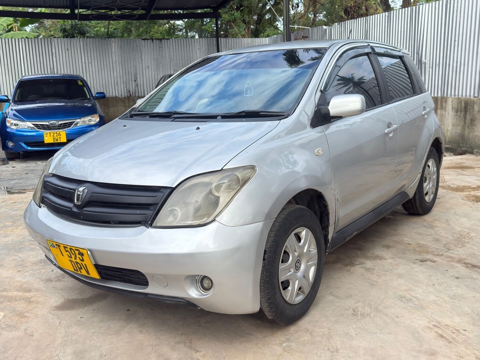 Toyota IST bei poa sokoni Dar es Salaam Tanzania