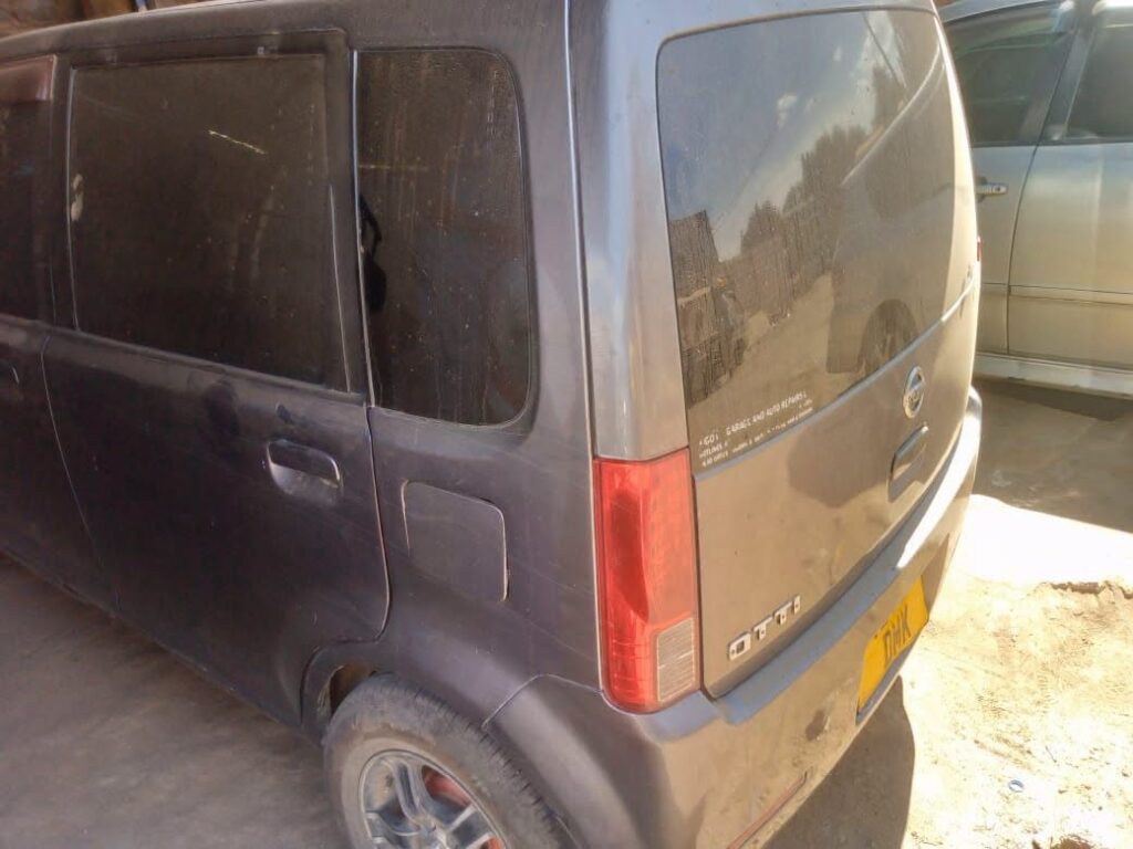 Magari Sokoni Nissan Otti ya Bei Poa 2006