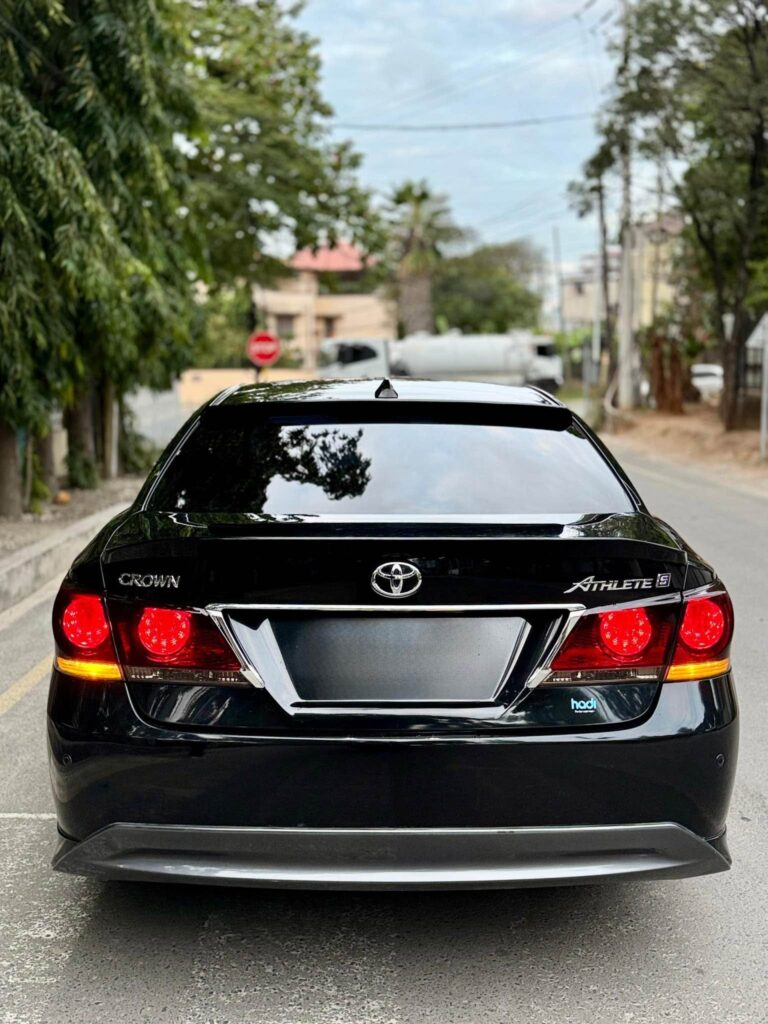 Toyota Crown bei poa sokoni Dar es Salaam Tanzania